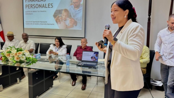 Gestión de Desarrollo Empresarial imparten conferencia a 48 empresarios